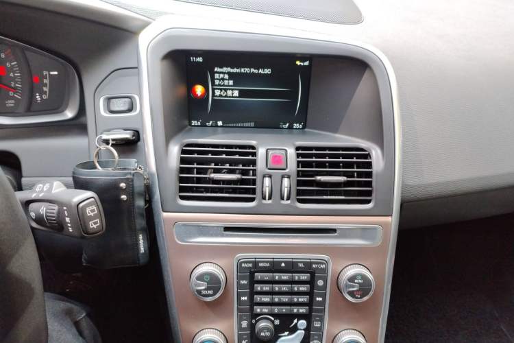 Used Volvo XC60 2017 T5 Smart Upgrade Edition Audio And AC Panel