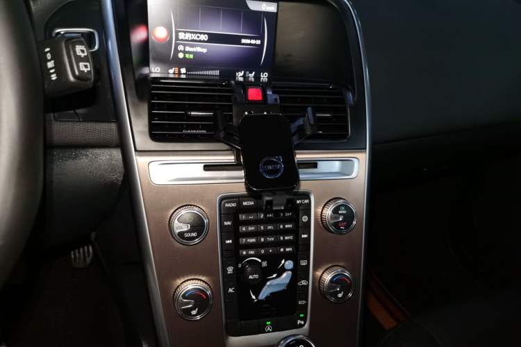 Used Volvo XC60 2017 T5 Smart Upgrade Edition Audio And AC Panel