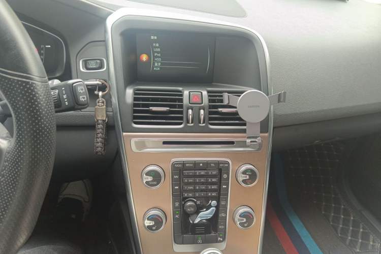 Used Volvo XC60 2017 T5 Smart Upgrade Edition Audio And AC Panel