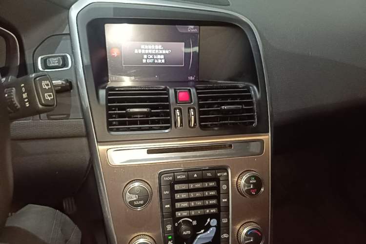 Used Volvo XC60 2017 T5 Smart Upgrade Edition Audio And AC Panel