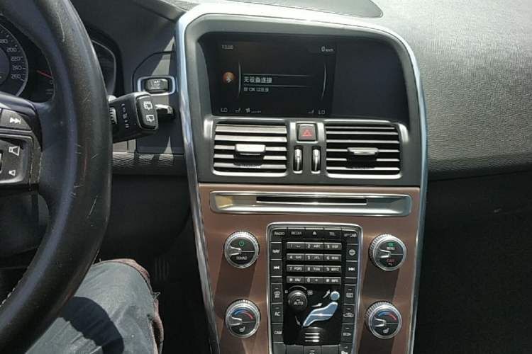 Used Volvo XC60 2017 T5 Smart Upgrade Edition Audio And AC Panel