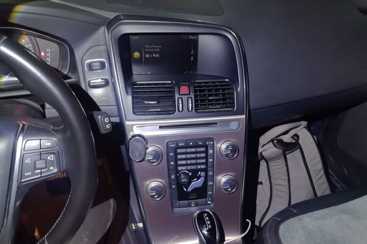 Used Volvo XC60 2017 T5 Smart Upgrade Edition Audio And AC Panel