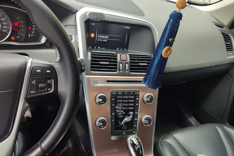 Used Volvo XC60 2017 T5 Smart Upgrade Edition Audio And AC Panel