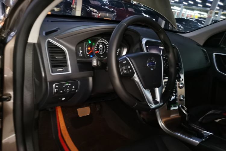Used Volvo XC60 2017 T5 Smart Upgrade Edition Center Console