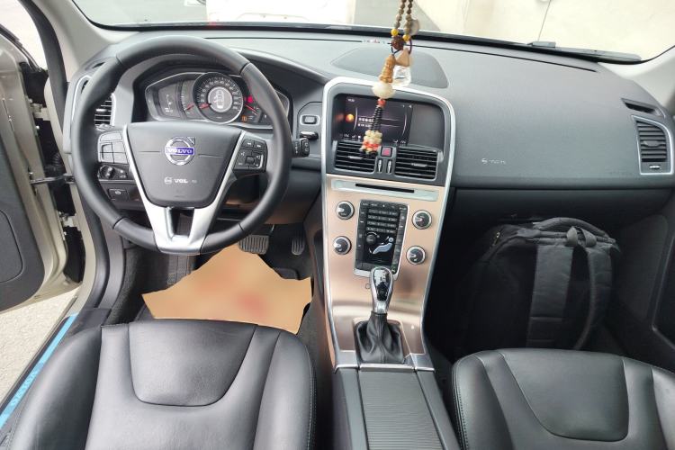 Used Volvo XC60 2017 T5 AWD Smart Upgrade Edition Center Console
