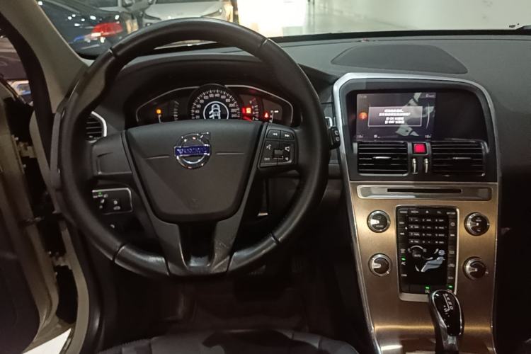 Used Volvo XC60 2017 T5 Smart Upgrade Edition Center Console