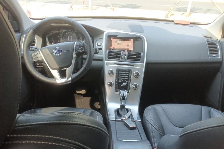 Used Volvo XC60 2017 T5 AWD Smart Upgrade Edition Center Console