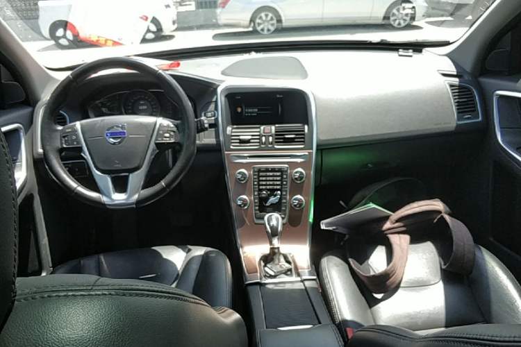 Used Volvo XC60 2017 T5 Smart Upgrade Edition Center Console