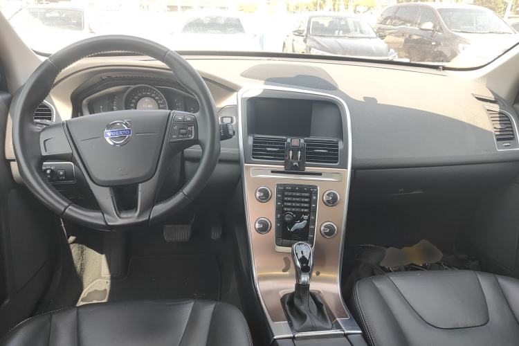 Used Volvo XC60 2017 T5 Smart Upgrade Edition Center Console