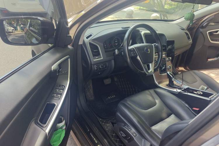 Used Volvo XC60 2017 T5 AWD Smart Upgrade Edition Driver Seat