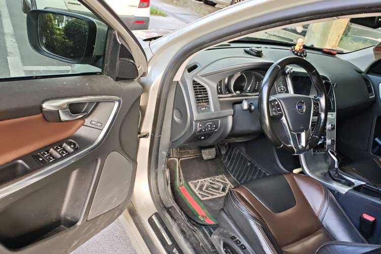 Used Volvo XC60 2017 T5 AWD Smart Upgrade Edition Driver Seat