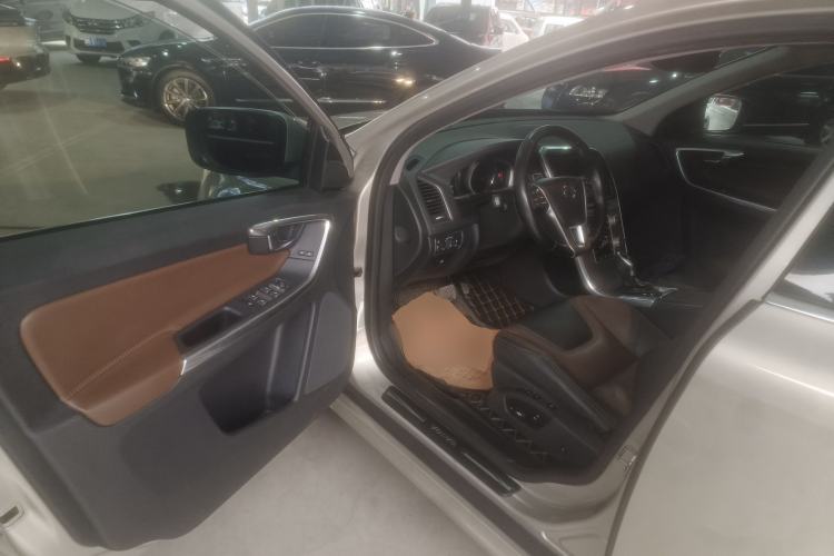Used Volvo XC60 2017 T5 AWD Smart Upgrade Edition Driver Seat