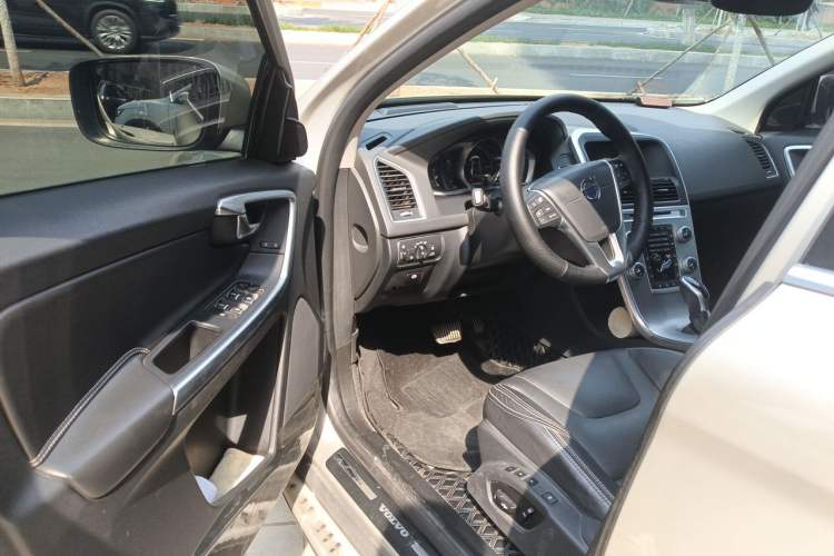 Used Volvo XC60 2017 T5 AWD Smart Upgrade Edition Driver Seat