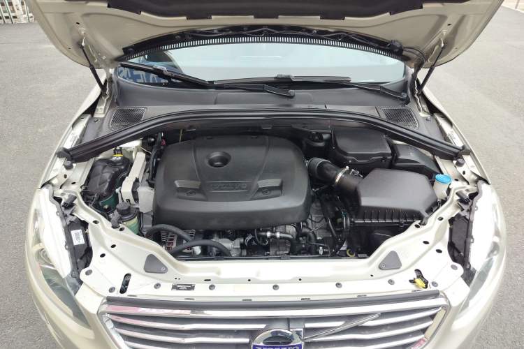 Used Volvo XC60 2017 T5 AWD Smart Upgrade Edition Engine Bay