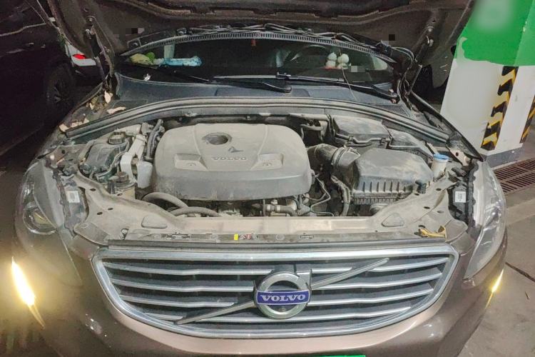 Used Volvo XC60 2017 T5 Smart Upgrade Edition Engine Bay