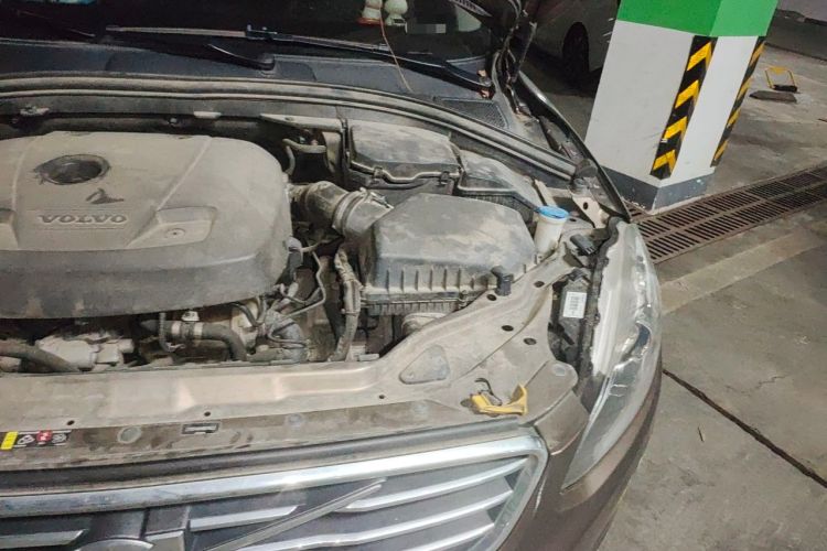 Used Volvo XC60 2017 T5 Smart Upgrade Edition Engine Bay Left