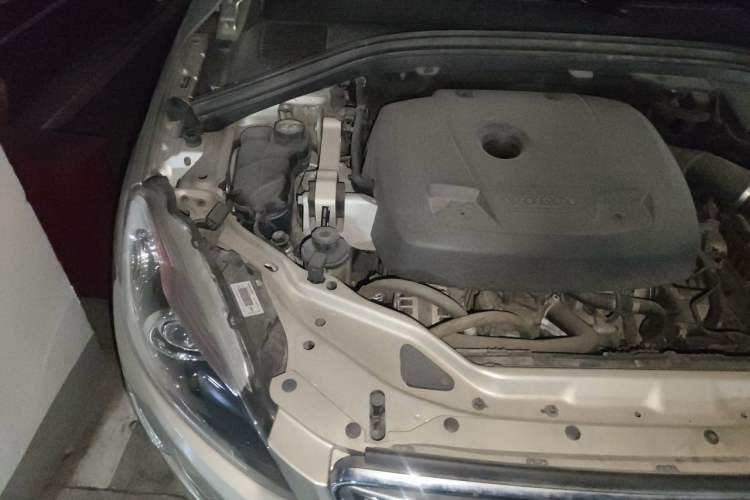 Used Volvo XC60 2017 T5 AWD Smart Upgrade Edition Engine Bay Right