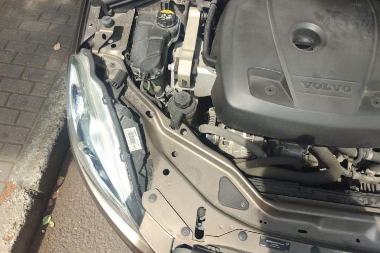 Used Volvo XC60 2017 T5 AWD Smart Upgrade Edition Engine Bay Right