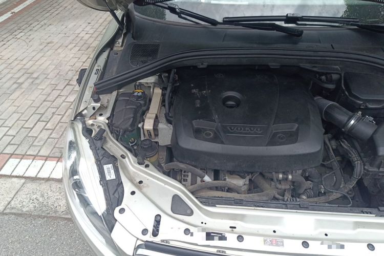 Used Volvo XC60 2017 T5 Smart Upgrade Edition Engine Bay Right