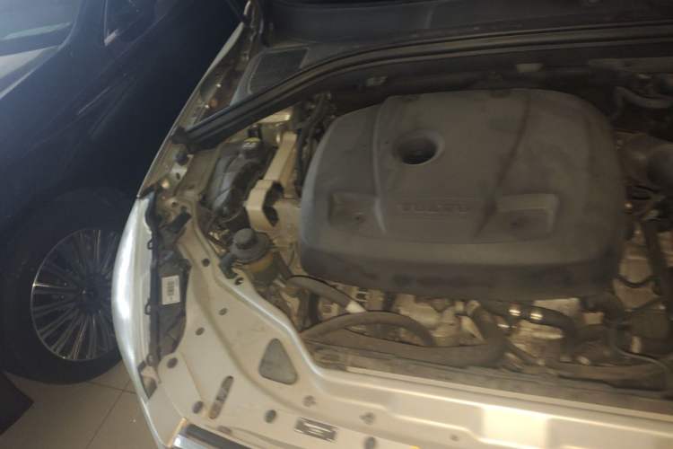 Used Volvo XC60 2017 T5 AWD Smart Upgrade Edition Engine Bay Right