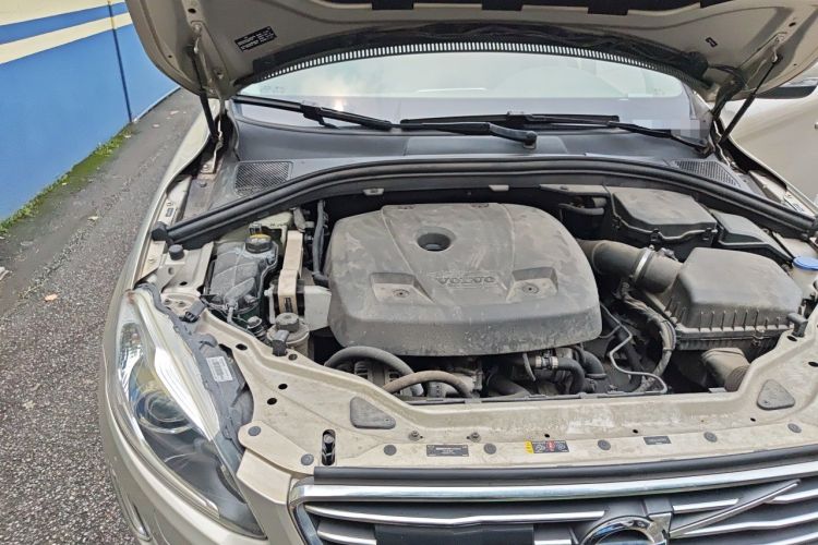 Used Volvo XC60 2017 T5 AWD Smart Upgrade Edition Engine Bay Right
