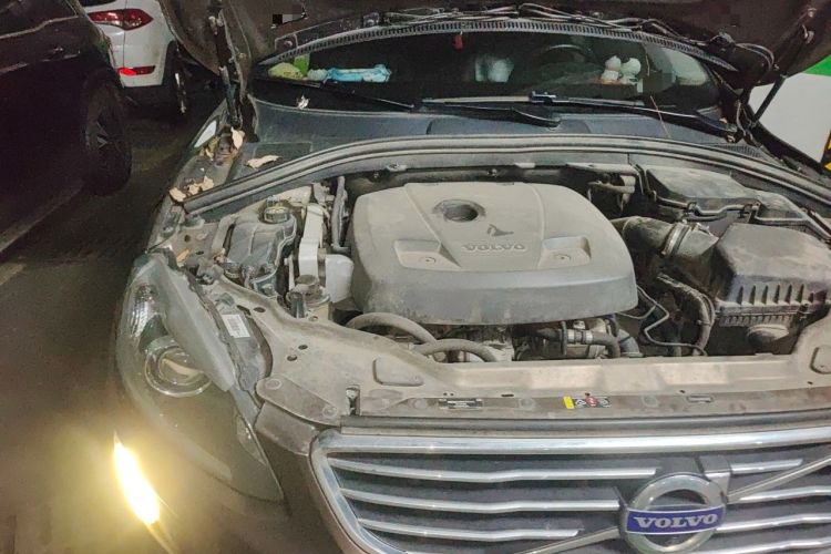Used Volvo XC60 2017 T5 Smart Upgrade Edition Engine Bay Right