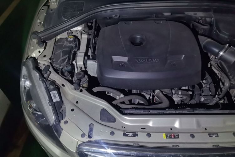 Used Volvo XC60 2017 T5 Smart Upgrade Edition Engine Bay Right