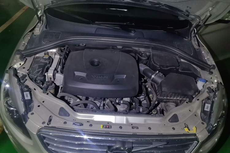 Used Volvo XC60 2017 T5 Smart Upgrade Edition Engine Bay