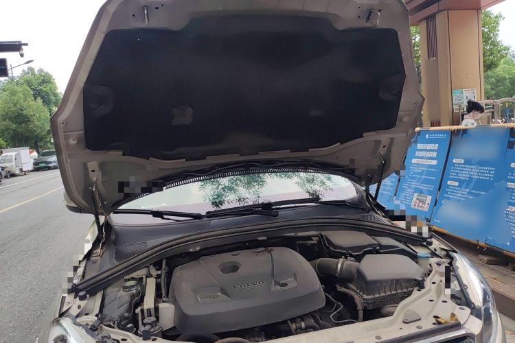 Used Volvo XC60 2017 T5 Smart Upgrade Edition Engine Bay