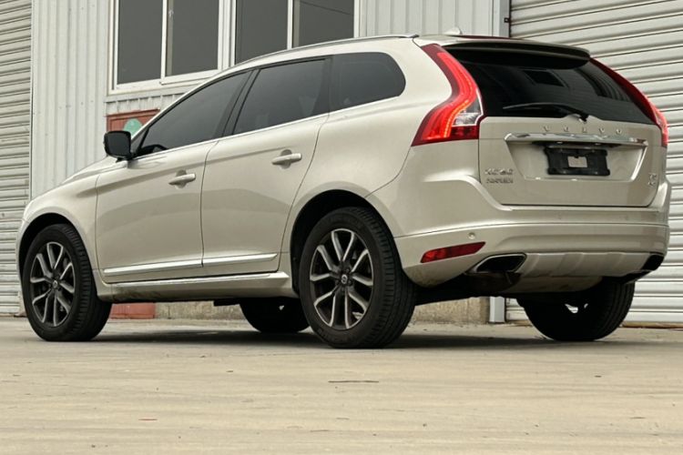 Used Volvo XC60 2017 T5 AWD Smart Upgrade Edition Exterior 1