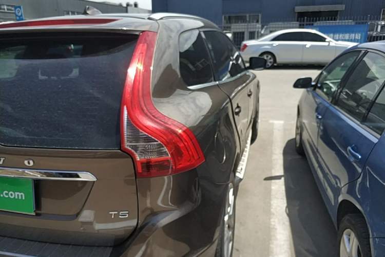 Used Volvo XC60 2017 T5 Smart Upgrade Edition Exterior 3