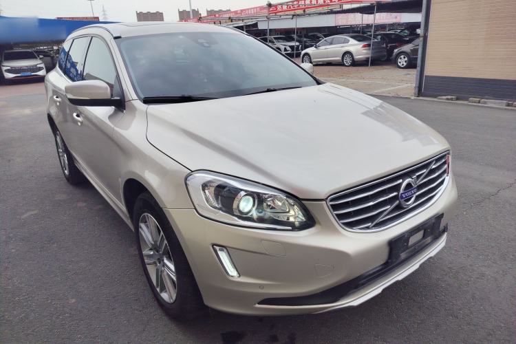 Used Volvo XC60 2017 T5 AWD Smart Upgrade Edition Front Right 45 Deg