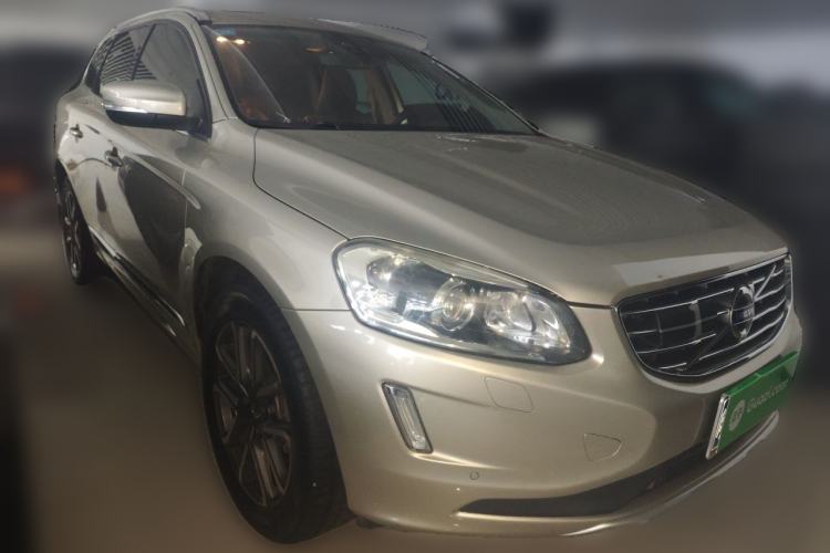 Used Volvo XC60 2017 T5 AWD Smart Upgrade Edition Front Right 45 Deg