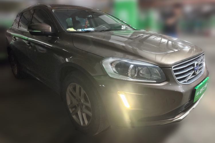Used Volvo XC60 2017 T5 Smart Upgrade Edition Front Right 45 Deg