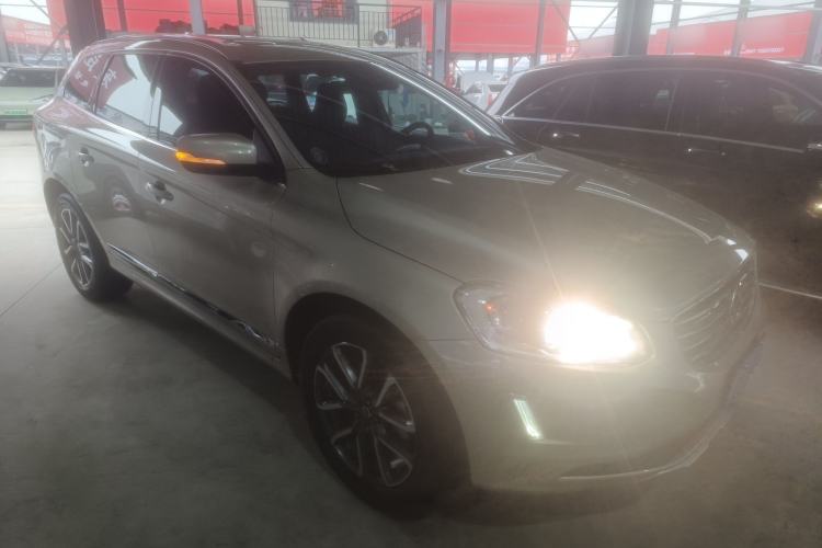 Used Volvo XC60 2017 T5 AWD Smart Upgrade Edition Front Right 45 Deg