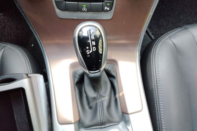 Used Volvo XC60 2017 T5 Smart Upgrade Edition Gear Lever