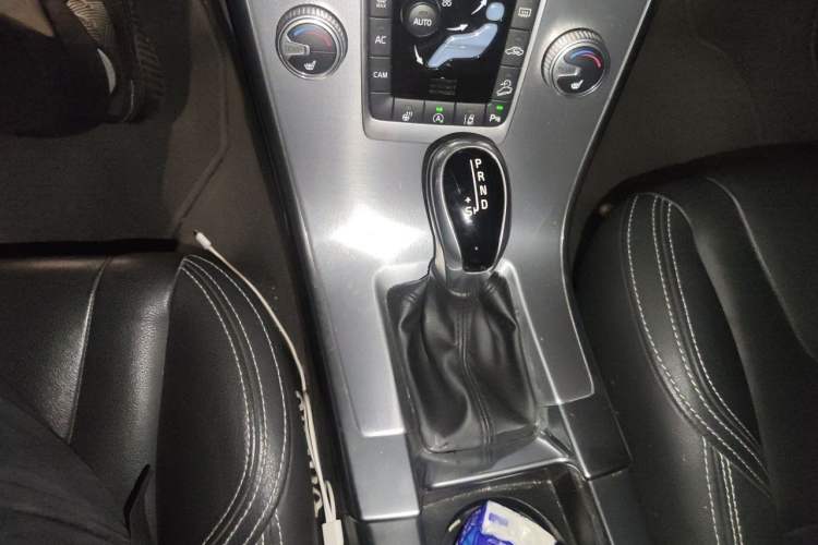 Used Volvo XC60 2017 T5 AWD Smart Upgrade Edition Gear Lever