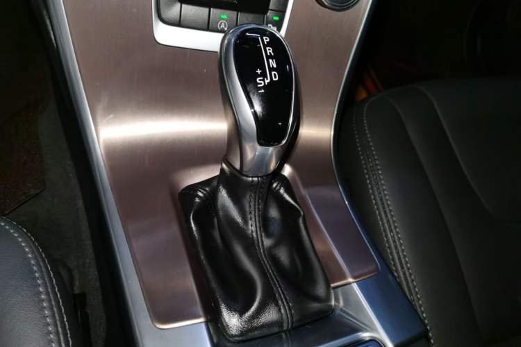 Used Volvo XC60 2017 T5 Smart Upgrade Edition Gear Lever