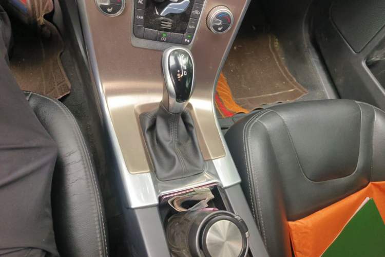 Used Volvo XC60 2017 T5 Smart Upgrade Edition Gear Lever