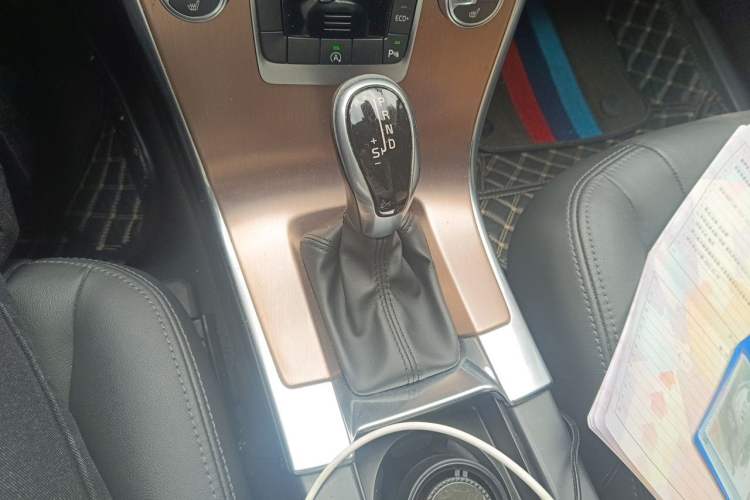 Used Volvo XC60 2017 T5 Smart Upgrade Edition Gear Lever