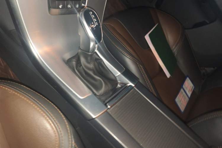Used Volvo XC60 2017 T5 AWD Smart Upgrade Edition Gear Lever