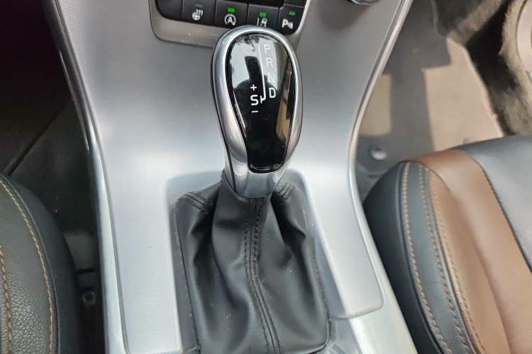 Used Volvo XC60 2017 T5 AWD Smart Upgrade Edition Gear Lever