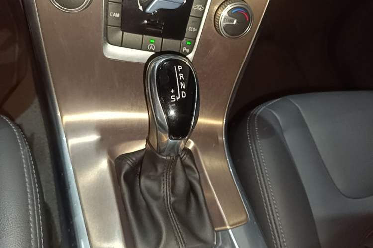 Used Volvo XC60 2017 T5 Smart Upgrade Edition Gear Lever