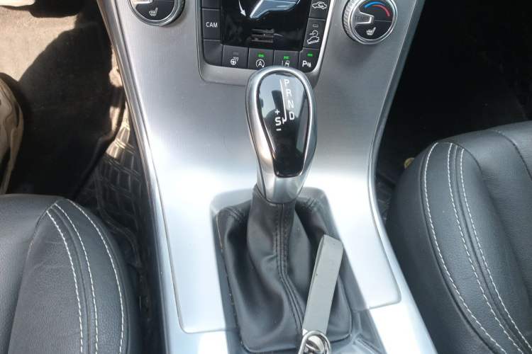 Used Volvo XC60 2017 T5 AWD Smart Upgrade Edition Gear Lever