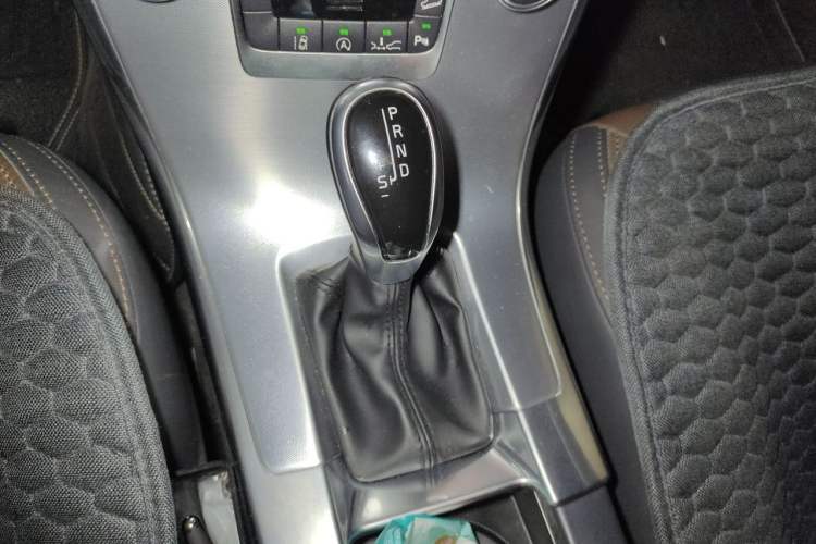 Used Volvo XC60 2017 T5 AWD Smart Drive Edition Gear Lever