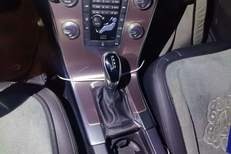 Used Volvo XC60 2017 T5 Smart Upgrade Edition Gear Lever