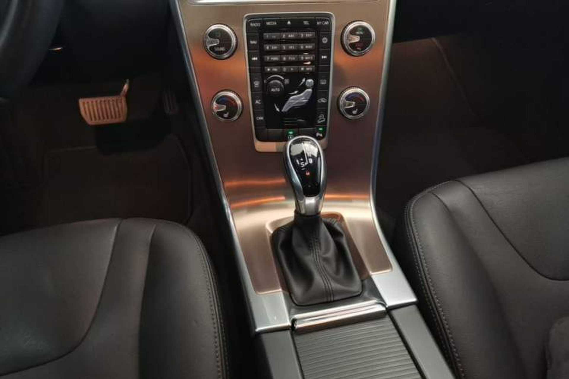 Used Volvo XC60 2017 T5 AWD Smart Upgrade Edition Gear Lever
