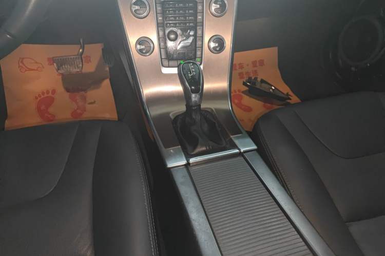 Used Volvo XC60 2017 T5 Smart Upgrade Edition Gear Lever