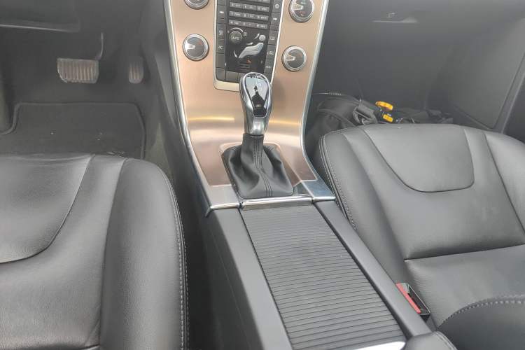 Used Volvo XC60 2017 T5 Smart Upgrade Edition Gear Lever