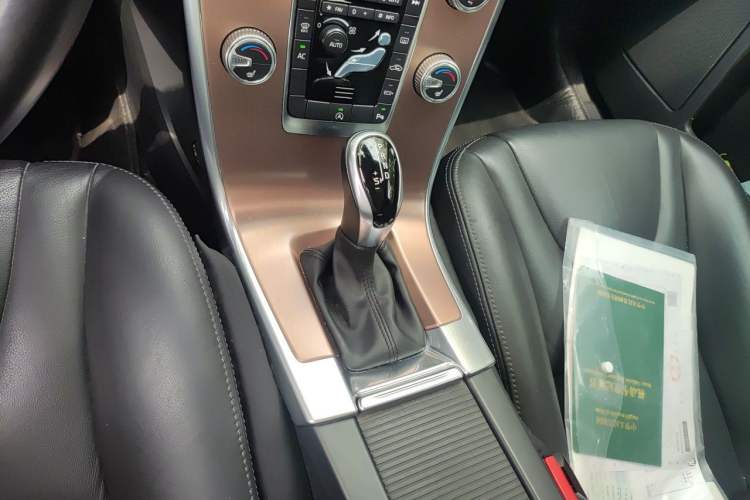 Used Volvo XC60 2017 T5 Smart Upgrade Edition Gear Lever